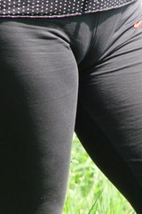 Sexy cameltoe in workout pants